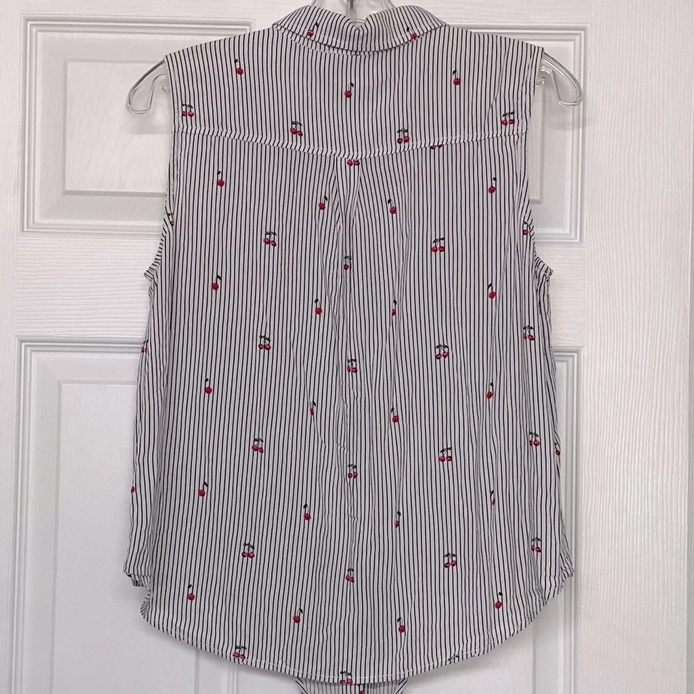Beachlunchlounge Novelty Cherry Print Button Front Tie Front Sleeveless Top Sz M